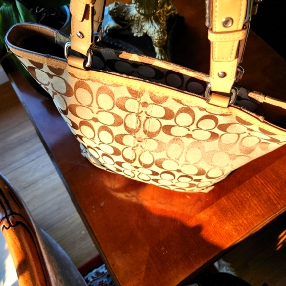 Coach Tote - Picture 4 of 8
